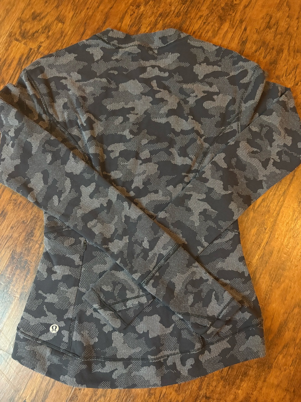 lululemon athletica Women's Long Sleeve Black & Gray Camo Top